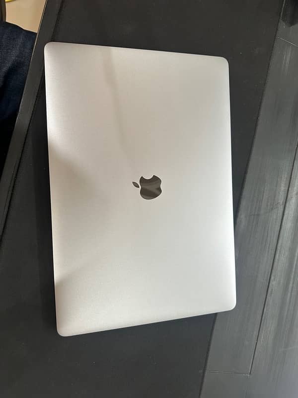 MacBook Pro 2018 15 Inch i7 16/256GB 10/10 Condition 5