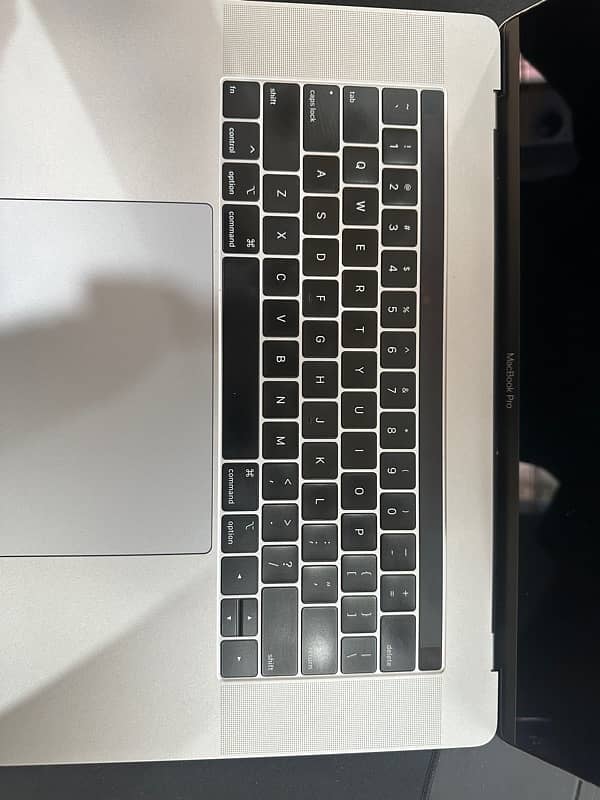 MacBook Pro 2018 15 Inch i7 16/256GB 10/10 Condition 6