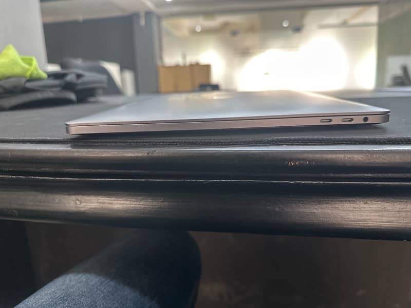 MacBook Pro 2018 15 Inch i7 16/256GB 10/10 Condition 7