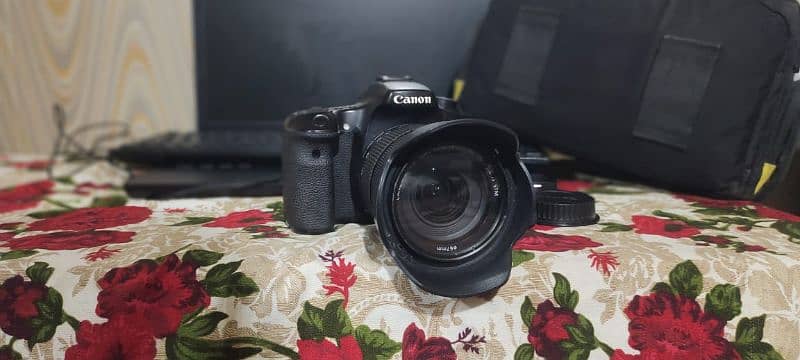 CANNON CAMERA 70D AUTO FOCUS BODY WITH 18-135 STM LENZ 1