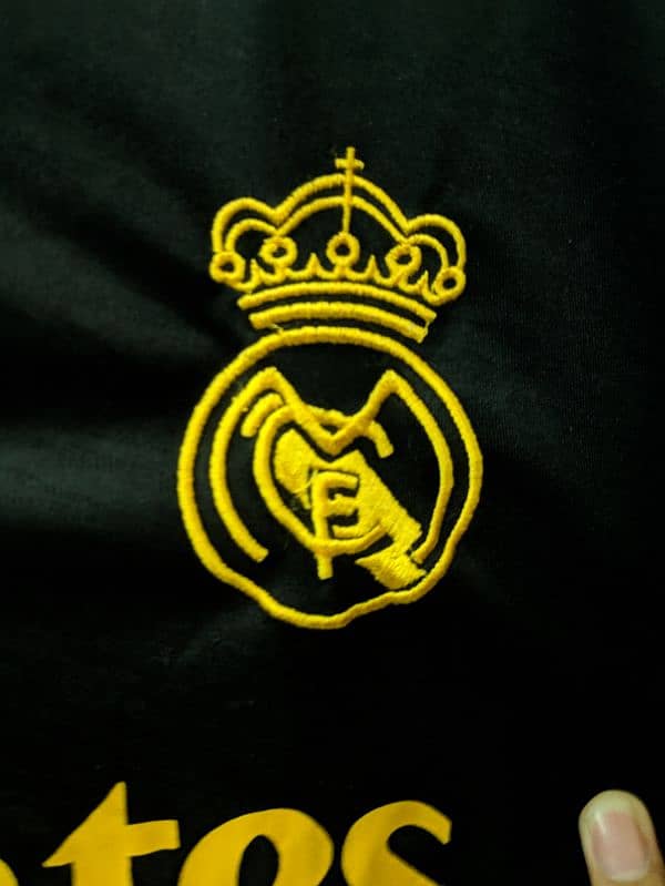 Real Madrid 23 24 Away Kit slightly Used Size Large Logo Embroidery 1