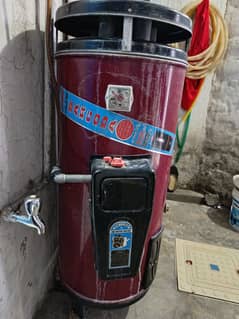 25 gallon semi-instant geyser (2 years used) for sale in wah cantt