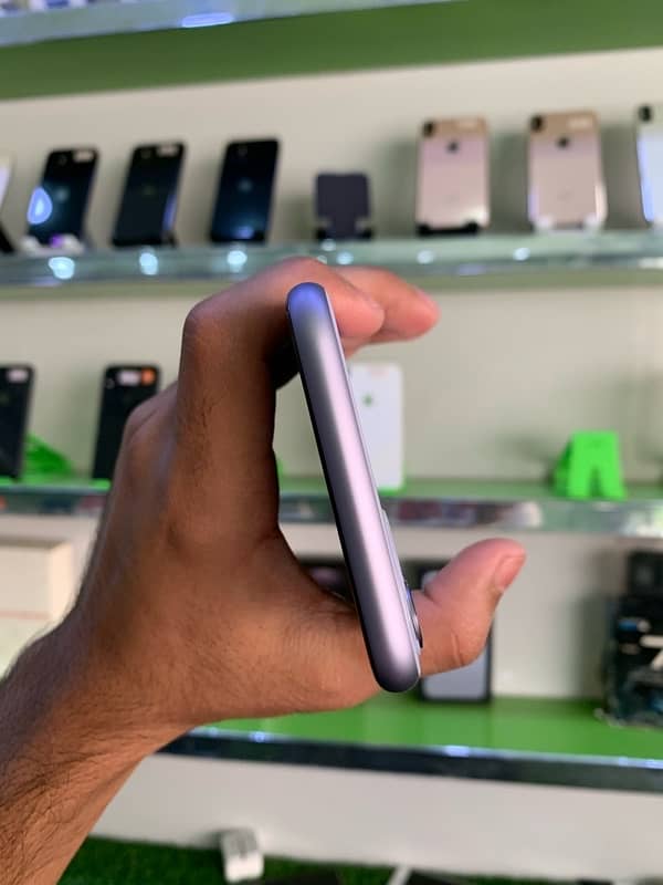 iPhone 11 approved 128gb 1