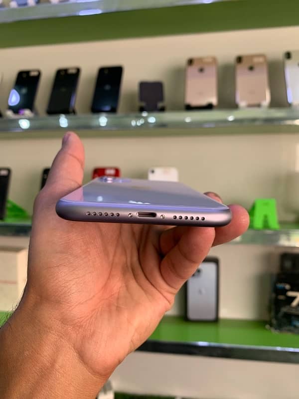 iPhone 11 approved 128gb 4