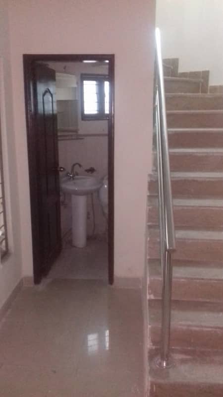 10 Marla 4 Bedrooms House Fully Tiled Renovated For Rent Sector-B Askari-10 Lahore 2