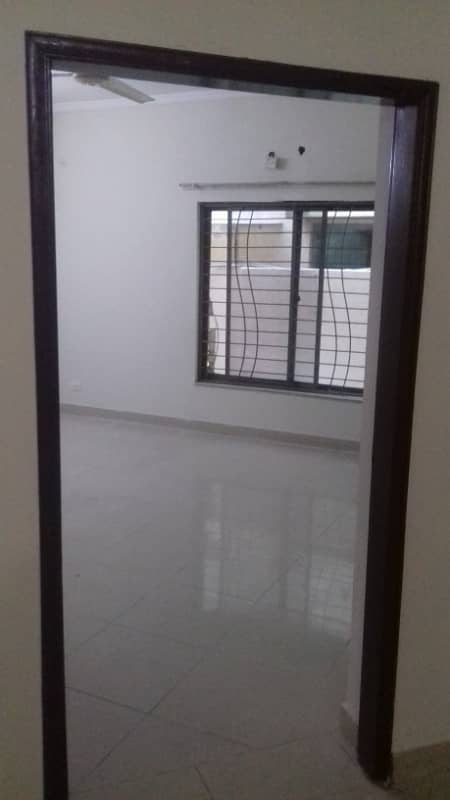 10 Marla 4 Bedrooms House Fully Tiled Renovated For Rent Sector-B Askari-10 Lahore 8