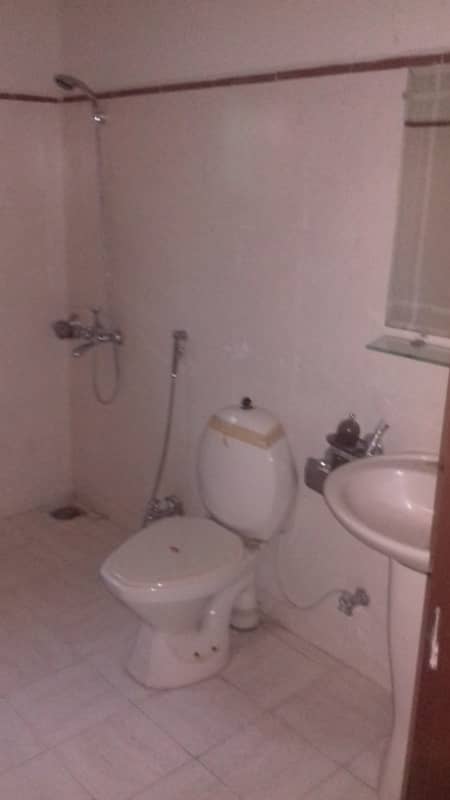 10 Marla 4 Bedrooms House Fully Tiled Renovated For Rent Sector-B Askari-10 Lahore 14