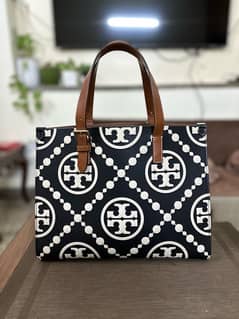 Luxury branded bag (Tory Burch)