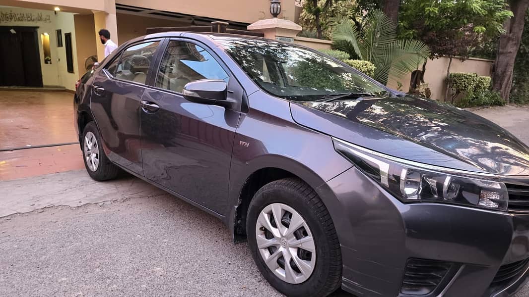 Toyota Corolla GLI 2017 ( Home use car in good condition ) 1