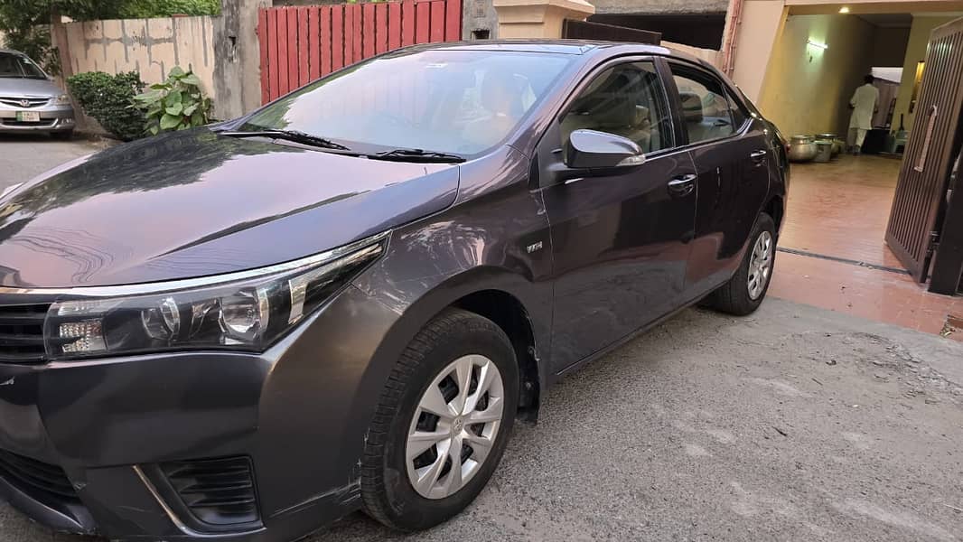 Toyota Corolla GLI 2017 ( Home use car in good condition ) 2