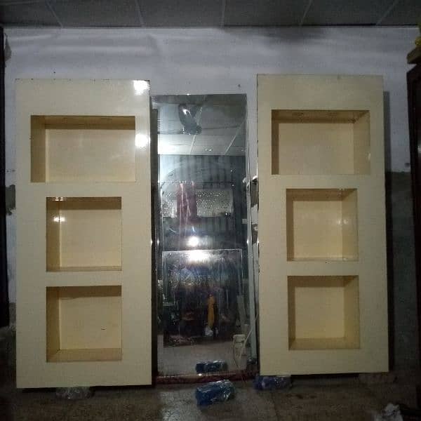 saloon Almari and mirrors for sale 0