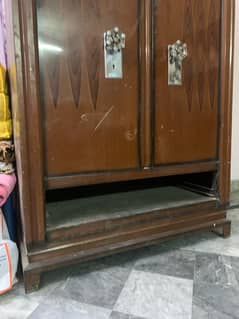 brown steel almari in good condition 0