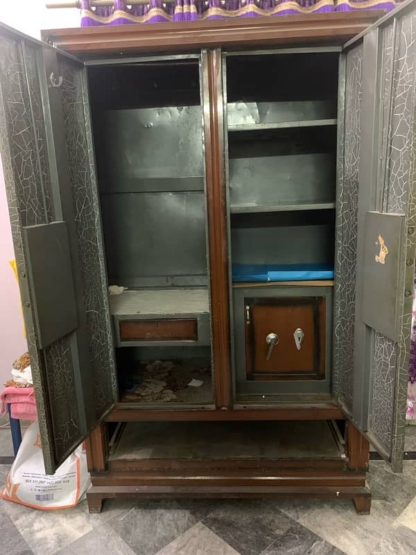 brown steel almari in good condition 6