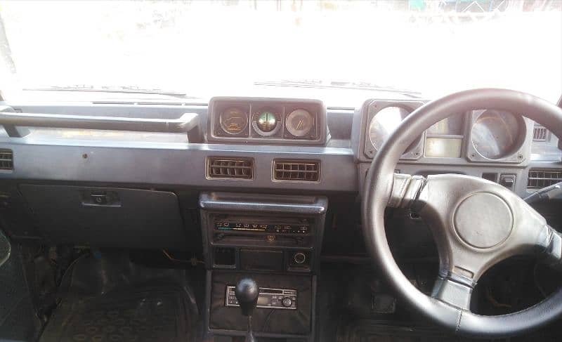 MITSUBISHI PAJERO 1991 6