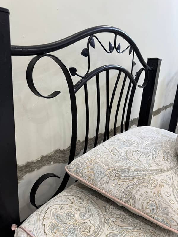 iron rod bed 4