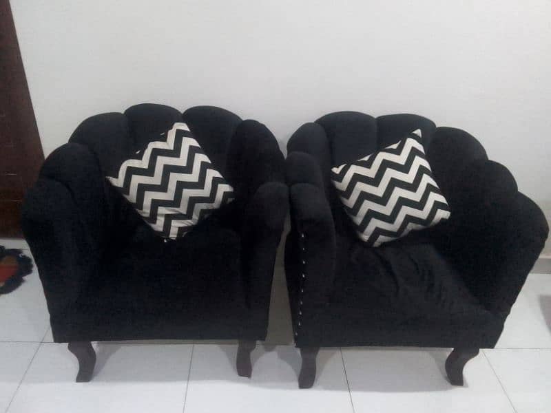 coffe chairs with table urgent sale 9