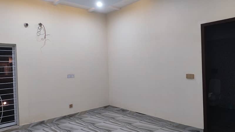 1 Kanal Brand New Upper Portion Available For Rent 5