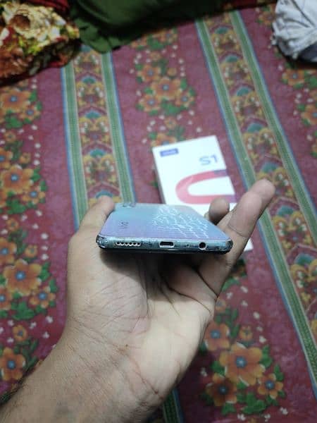 vivo S1 condition vip with original charg and led (Ram 6-128 Memory) 2