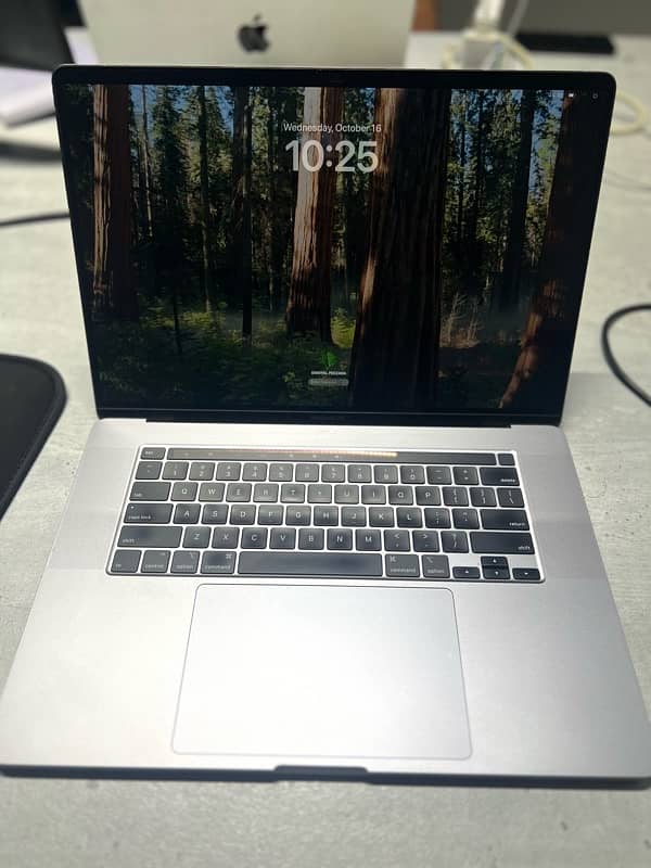 Macbook pro 2019 i9 16inches 32gb ram 1tb ssd 0