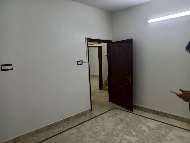 Prime Location Flat Sized 1050 Square Feet In North Nazimabad - Block F 3