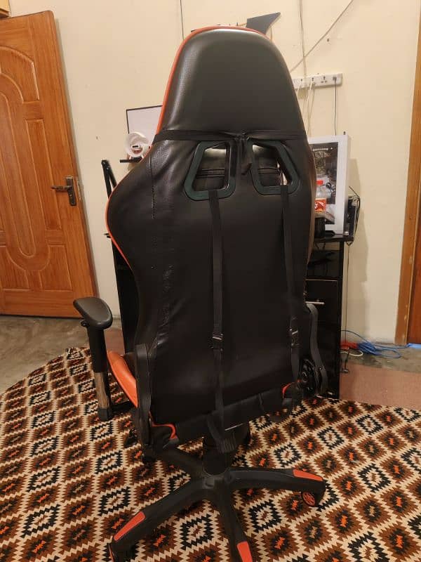 Global Razer gaming chair only 2 month used 2