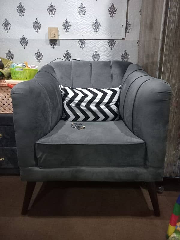 2 sofas for sale (1 seater) 2