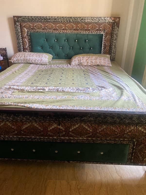 Bed with 1 side table and without mattress 0