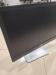 Dell P2018H 19.5"HP EliteDisplay E202 20"