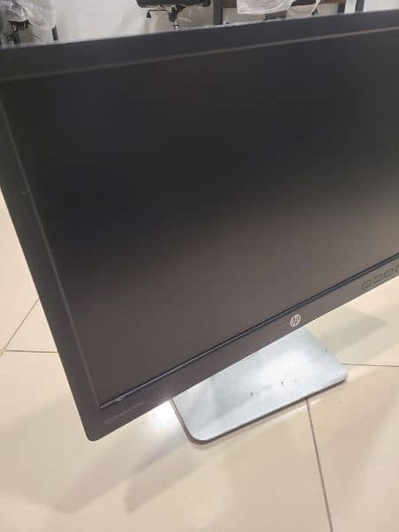 Dell P2018H 19.5"HP EliteDisplay E202 20" 0