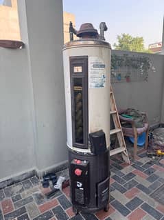 iZone Gas Geaser 35 Galon