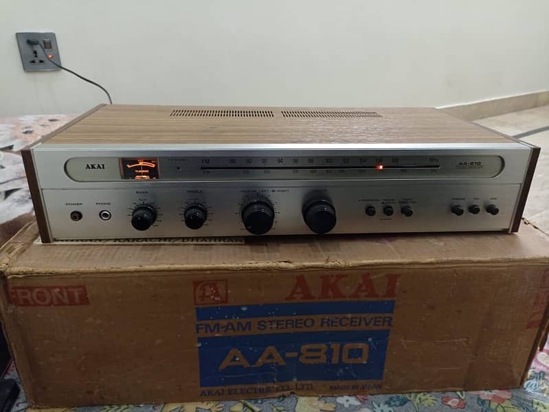 AKAI FM-AM stereo receiver 2