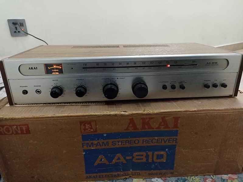 AKAI FM-AM stereo receiver 3