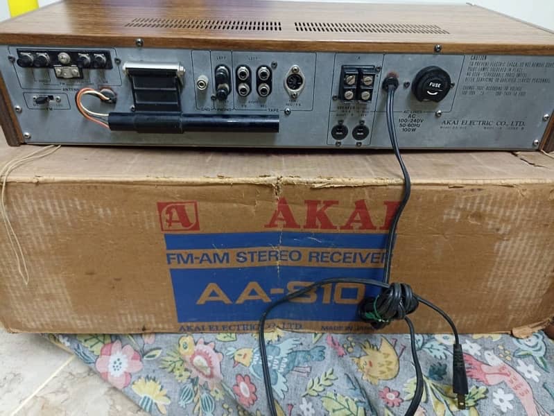 AKAI FM-AM stereo receiver 4