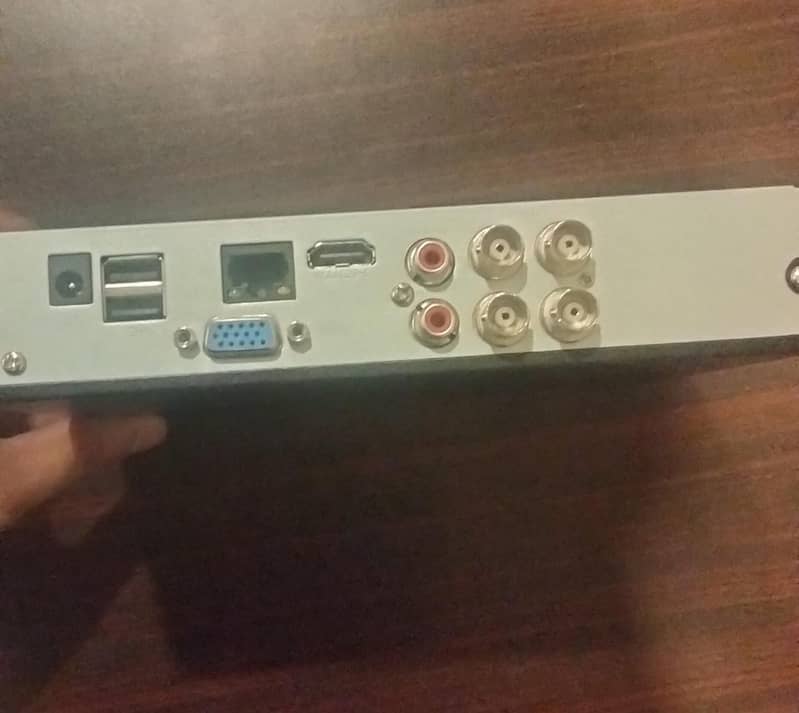 Dahua 4ch DVR  1month use 1