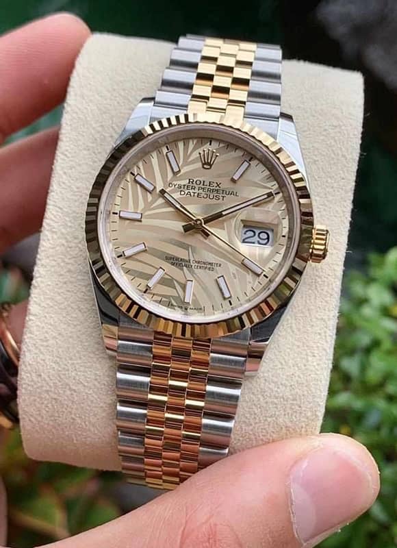 WATCH BUYER / Rolex Datejust Omega Speedmaster Cartier Santos Chopard 0