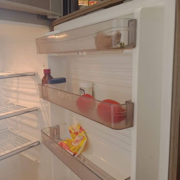 bilkul new jaisi fridge hay dawlance big size 0