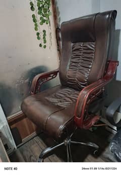 office chair 10/10 condition