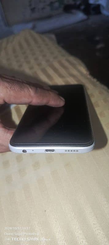 tecno spark 8c 3