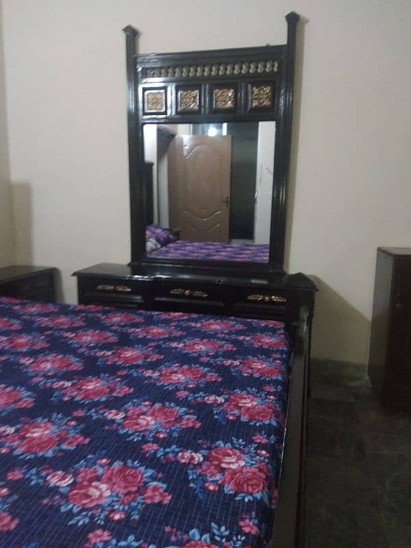 pure wood bed set for sale in very good condition 1