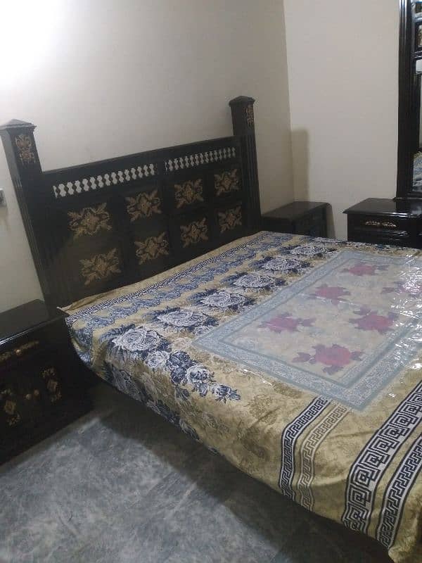 pure wood bed set for sale in very good condition 6