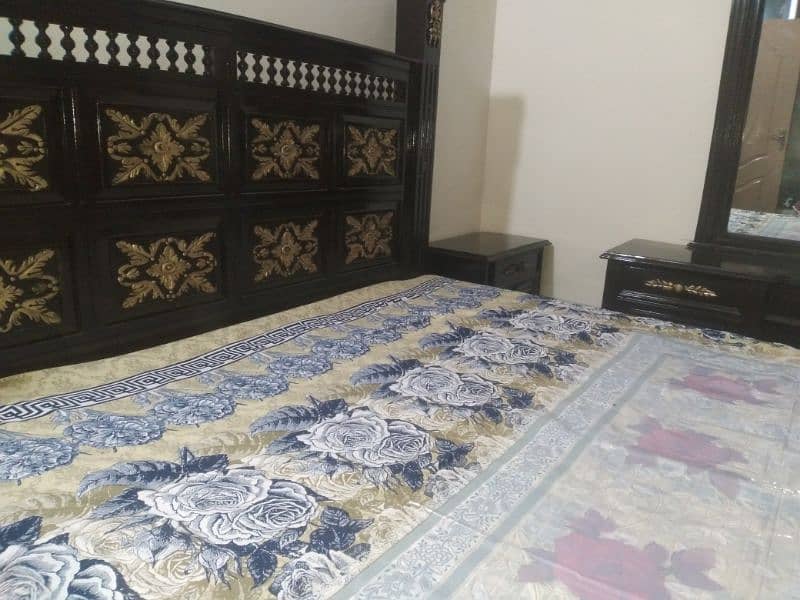 pure wood bed set for sale in very good condition 7