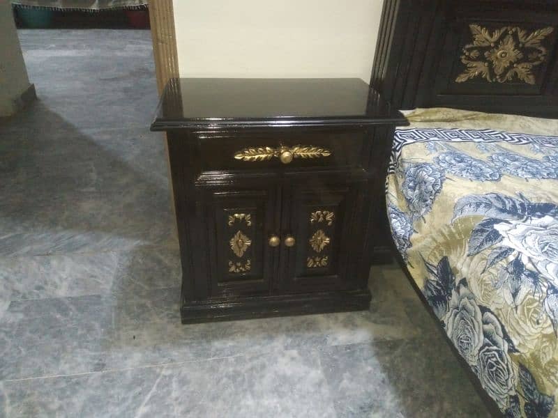 pure wood bed set for sale in very good condition 10