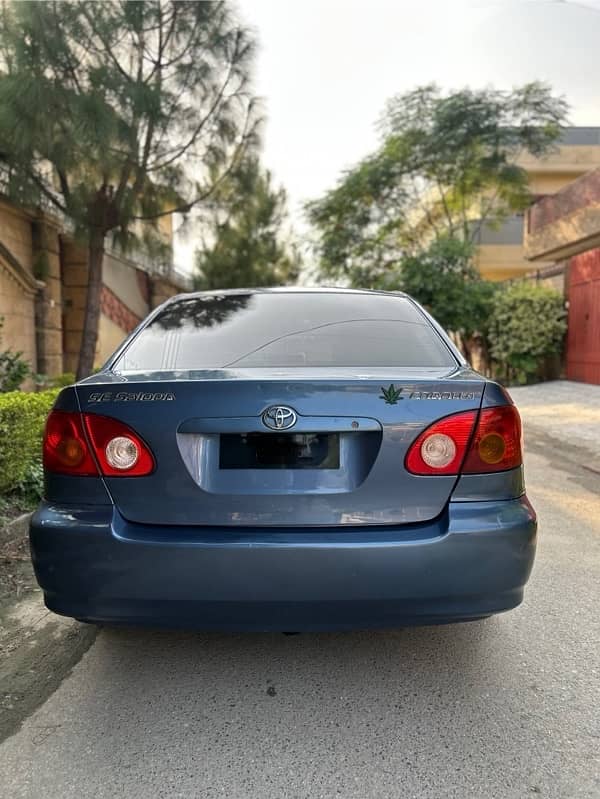 Toyota Corolla SE saloon 2002 1