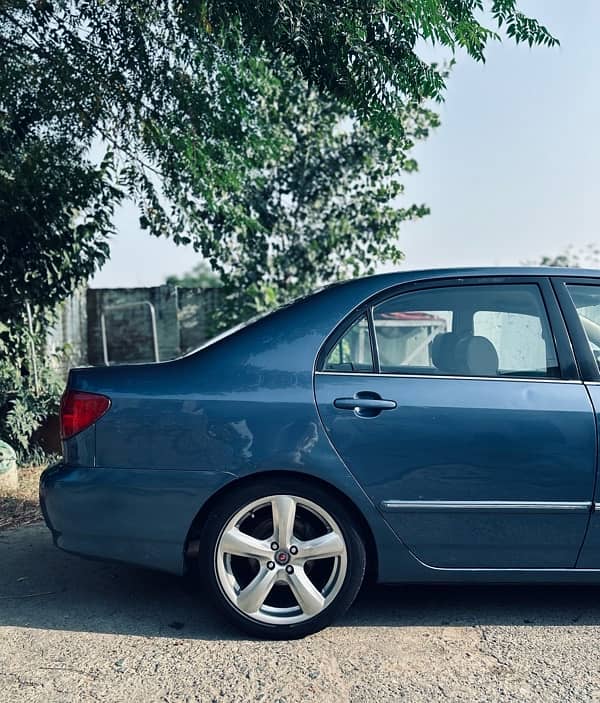 Toyota Corolla SE saloon 2002 14