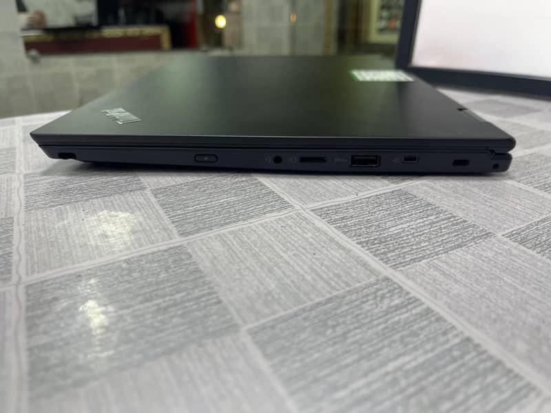 Lenovo Thinkpad Yoga L390 (Touch Screen) (0322-8832611) 11