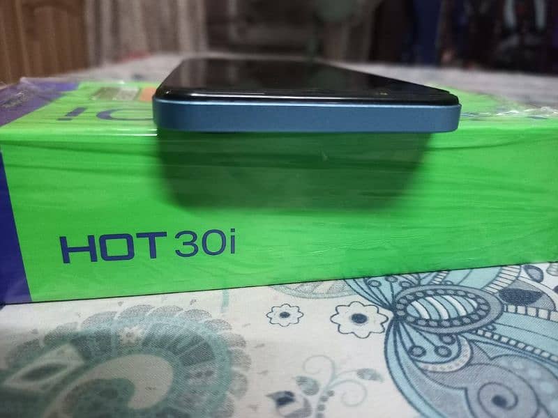 Infinix HOT 30i, 128Gb + 16Gb Ram 9