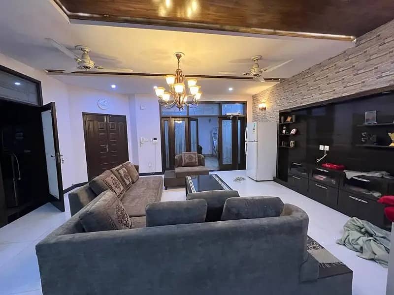 10 Marla Luxury Furnished Upper Portion Available For Rent In Bahria Town Lahore 3