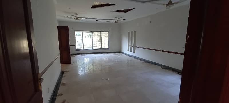 Kanal Lower Portion Upper Proper Lock Available For Rent In Dha Phase 4 2