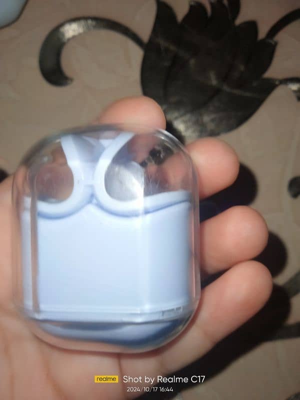 Selling air 31 ear buds 4