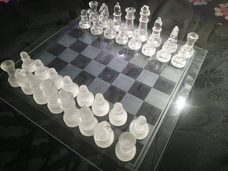 glass chess 0